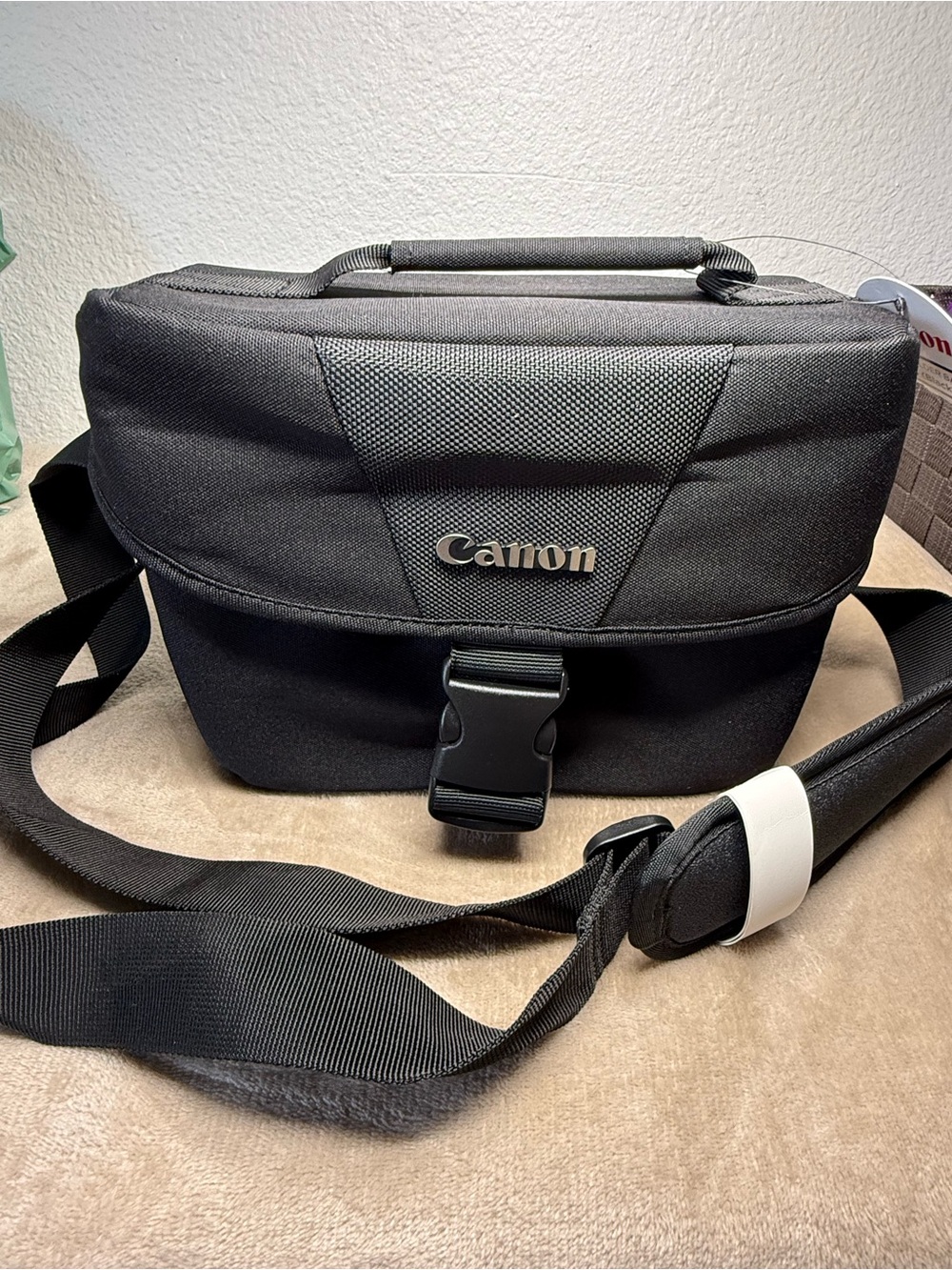 Canon Black Messenger Camera Bag with Padded Strap